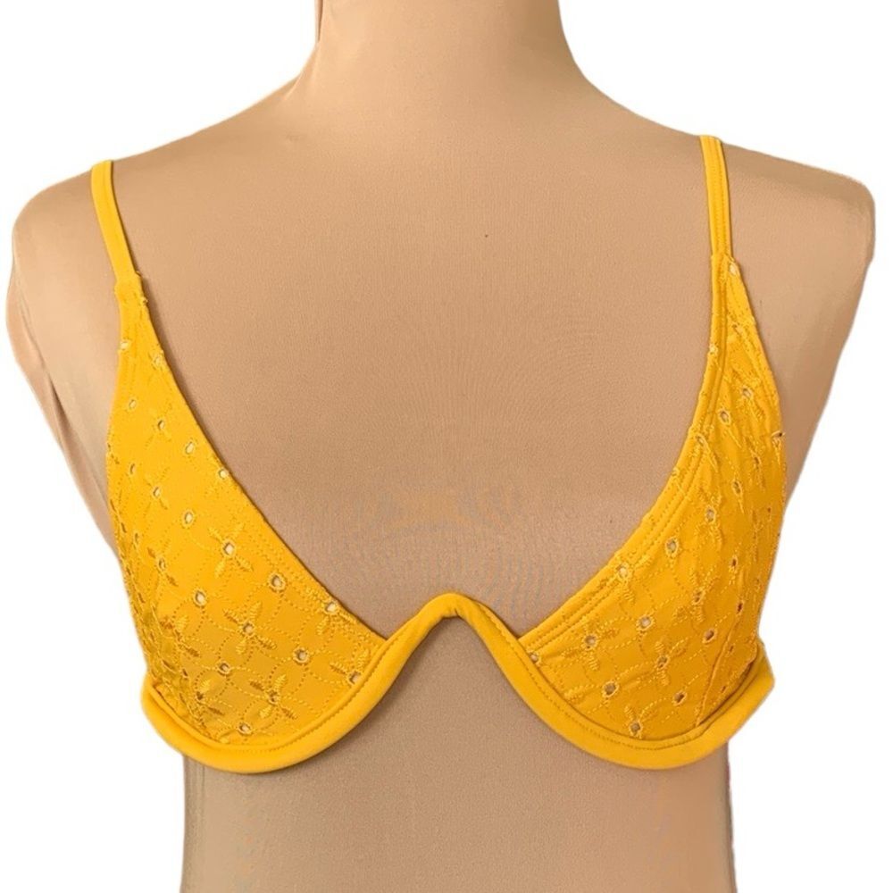 Bikini Tops Size 4 NWT